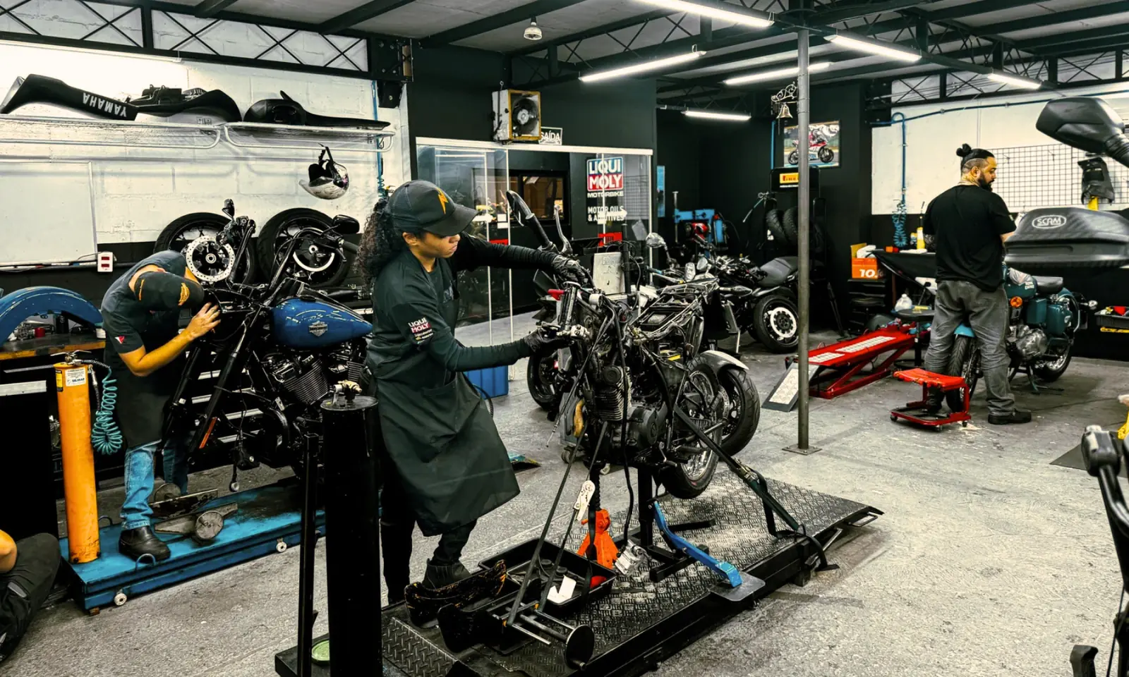 212 Race Garage, motorcycle workshop: photo 3